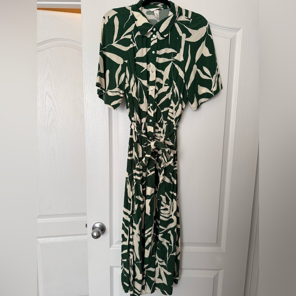 H&M Green and Cream Leaf Print Shirt